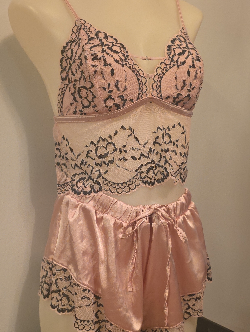La SENZA Pink Satin and Black Lace Two-Piece Sleep Set